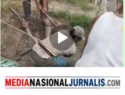 Gotong Royong Warga Suka Makmur dan Pondok Balik Perbaiki Pipa Pembuangan Air Limbah Pascalongsor