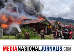 Polsek Jagong Jeget Bersama Damkar dan Masyarakat Padamkan Kebakaran di Pasar Jagong Jeget