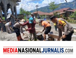 Polsek Pegasing Bersama Warga Gotong Royong Bangun dan Bersihkan Masjid di Kampung Suka Damai