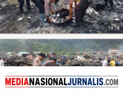 Polsek Jagong Jeget Bersama Warga Gotong Royong Bersihkan Sisa Kebakaran Pasar