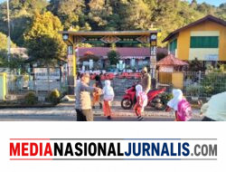 Hadir Saat Aktivitas Pagi, Polisi Aceh Tengah Bantu Pelajar Menyeberang dan Lancarkan Lalu Lintas