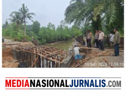 Pastikan Pembangunan Berjalan, Polsek Pangkalan Susu Monitoring Jembatan Merah Putih