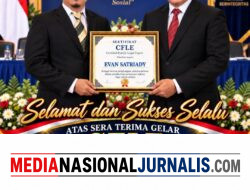 Prof Dr Sutan Nasomal Ketum YLBH Profesor Sutan Nasomal SH MH Menyematkan Gelar CFLE Kepada Evan Satriadi CFLE