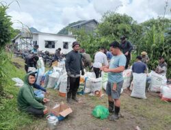 Ratusan Warga Ujung Gele Gotong Royong Perkuat Bendungan Sumber Air Bersih, Kebutuhan Air Jadi Prioritas