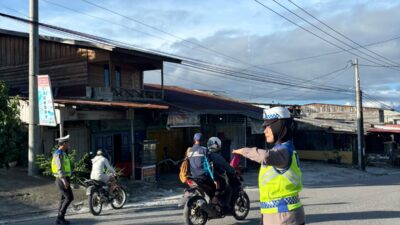 Satlantas Polres Bener Meriah Intensifkan Strong Point Pagi, Bantu Pelajar Menyeberang Jalan
