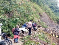 Longsor Tutup Jalan Nasional di Rusip Antara Aceh Tengah, Polisi dan Warga Bergerak Buka Akses