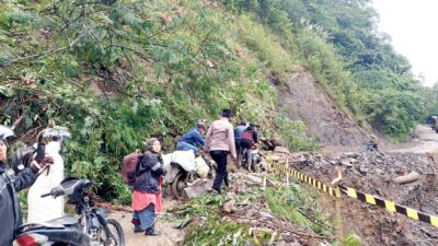 Longsor Tutup Jalan Nasional di Rusip Antara Aceh Tengah, Polisi dan Warga Bergerak Buka Akses