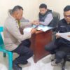 Bhabinkamtibmas Polsek Wih Pesam Bantu Warga Cek Data PERLINSOS, Permudah Akses Perlindungan Sosial