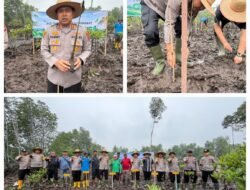 Kapolres Langkat Bersama Masyarakat Tanam Mangrove, Jaga Ekosistem Pesisir dan Dukung Ekonomi Nelayan