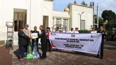 HUT ke-75 Humas Polri, Polres Aceh Tengah Gelar Bakti Sosial dan Salurkan Sarana Kebersihan untuk Masjid
