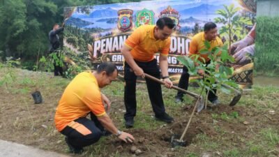 Polda Sumut Laksanakan Aksi Penanaman Pohon untuk Cegah Banjir dan Jaga Kelestarian Lingkungan