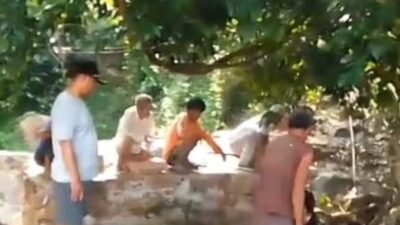Kades Hj. Nemi Nuraeni Rangkul Warga, Gerakkan Perbaikan Sumur Siuk di Desa Bendungan, Jonggol