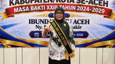 Profesor Dr Sutan Nasomal Rektor UBNB Klaem Bunda Guru Aceh Singkil Ny Habibatussania Safriadi Oyon