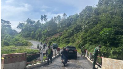 Anggota Koramil 01/Bandar Gelar Patroli Mobile Pantau Wilayah, Jembatan dan Potensi Bencana
